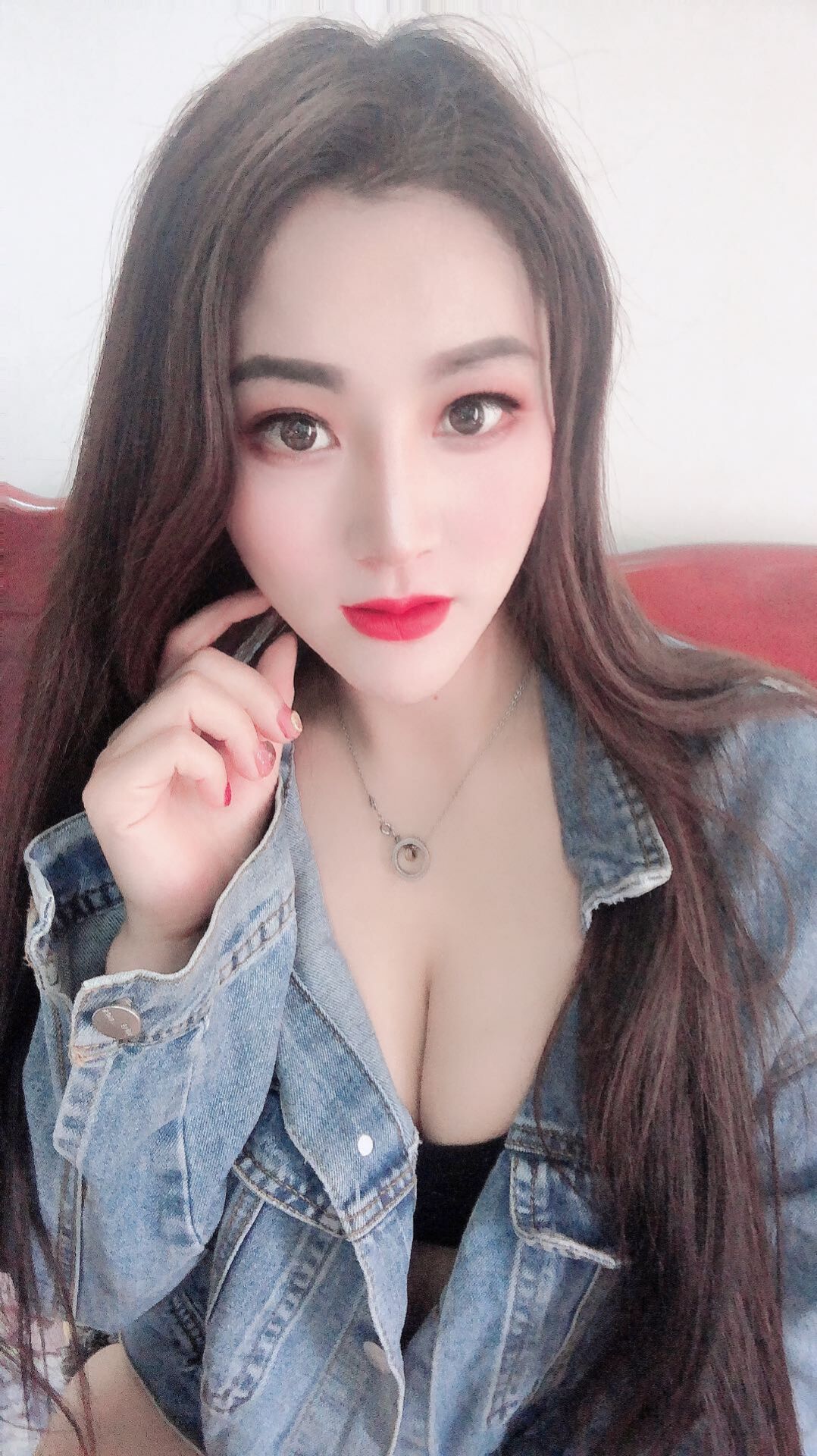 艳舞包臂裙黑丝后入，服务好，很爽